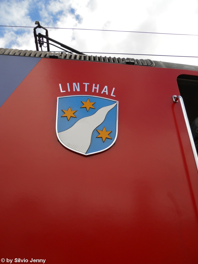 ''Linthal'', das Wappen, wie es auf der Re 620 088-5 strahlt, strahlen 87 weitere Gemeinden auf der momentan strksten SBB-Lok, Biel 26.9.2010