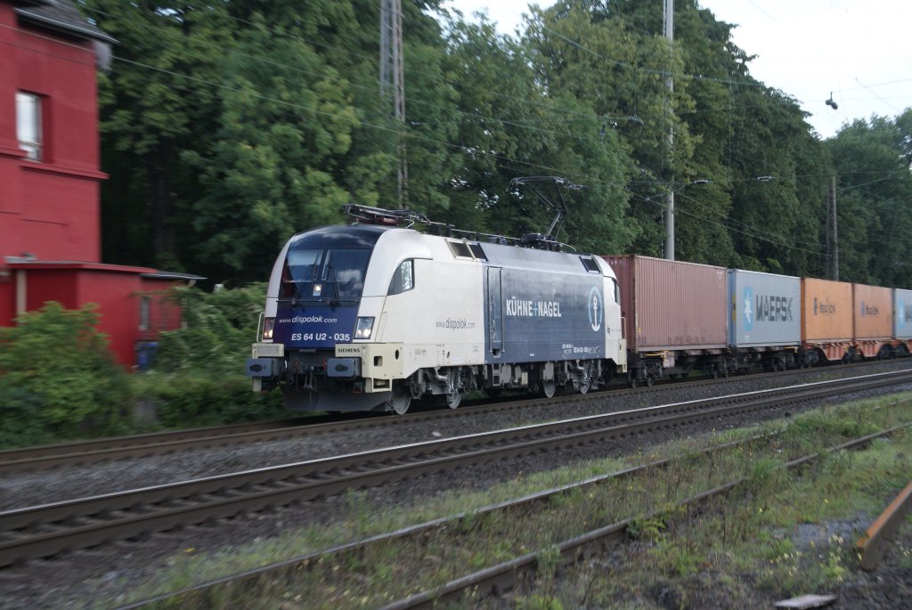 Lintorf, 4.9.´10: Es 64 U2- 035 fhrt mit einem Containerzug Richtung Duisburg.