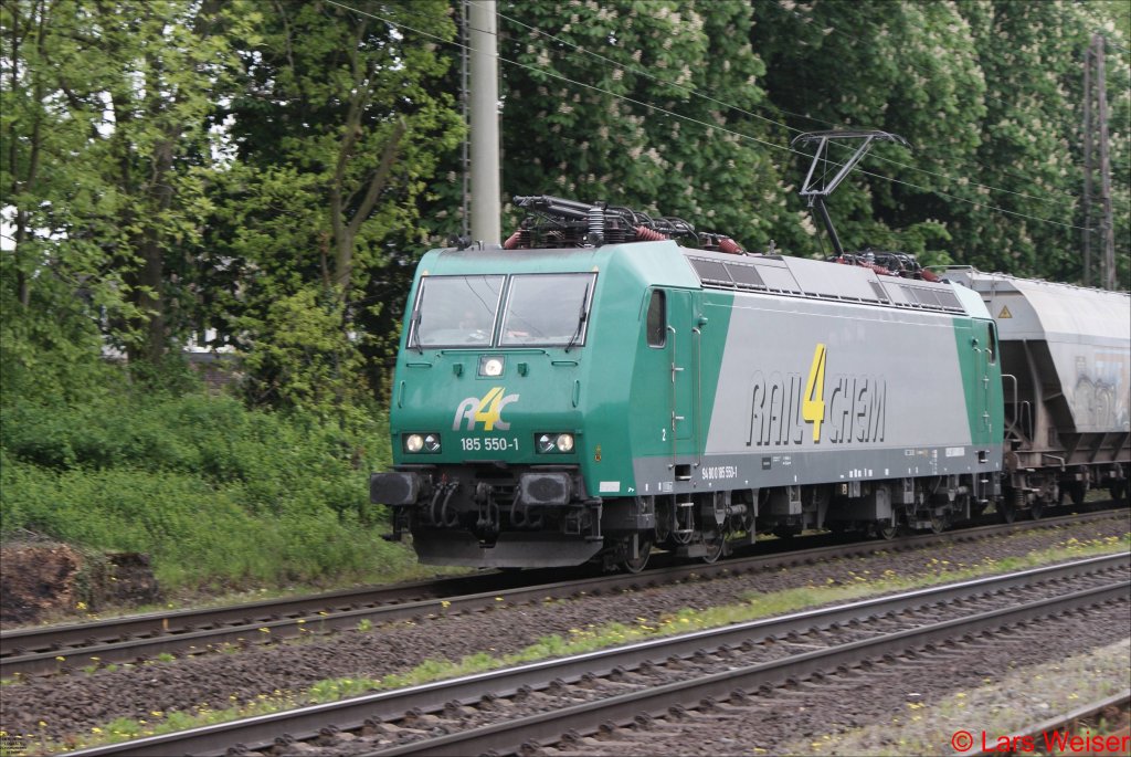 Lintorf, 8.5.2010: BR.185 550-1 der Rail4Chem zieht einen GZ nach in Richtung Duisburg