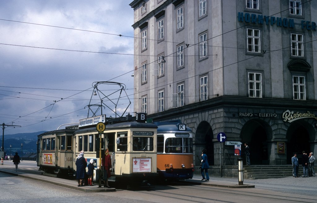 Linz ESG SL B / SL K Hauptplatz am 16. Juni 1971. - Scan eines Diapositivs.