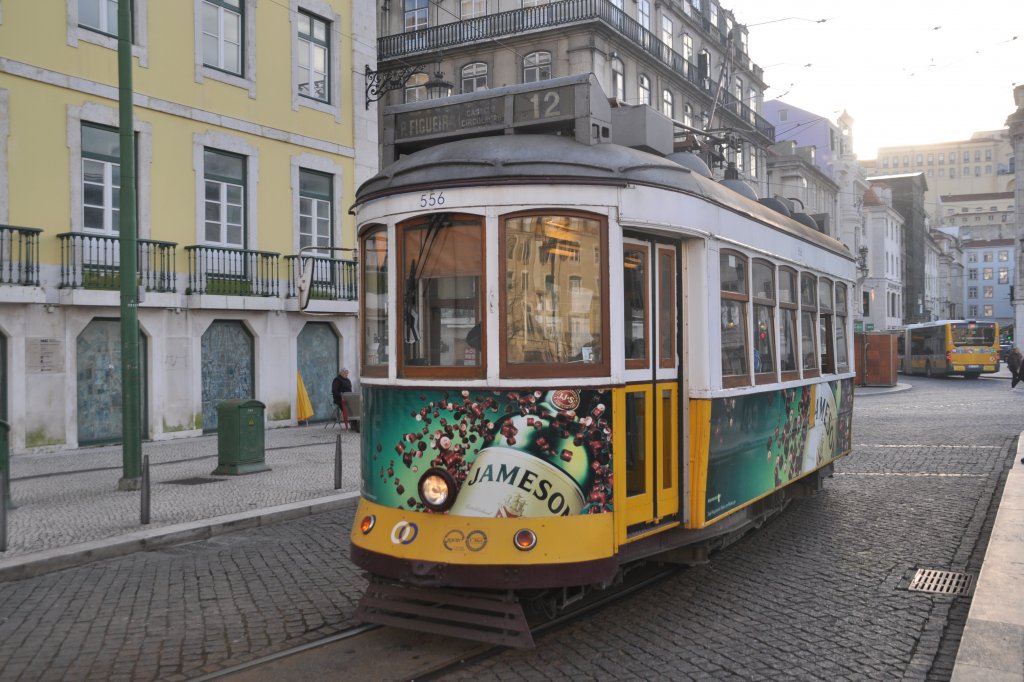 LISBOA (Distrikt Lisboa), 15.02.2011, Wagen 556 als Linie 12 an der Praça da Figueira