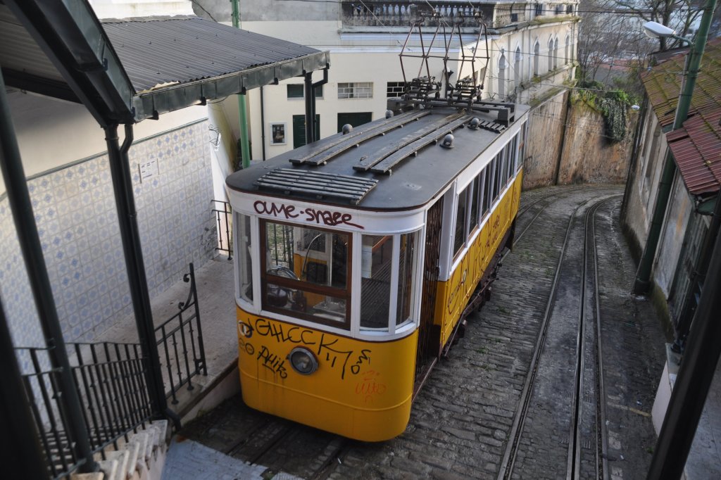 LISBOA (Distrikt Lisboa), 16.02.2011, Ascensor da Lavra in der Bergstation

