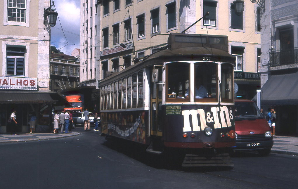 Lissabon Tw 357 im Praca da Figueira, 12.09.1990.