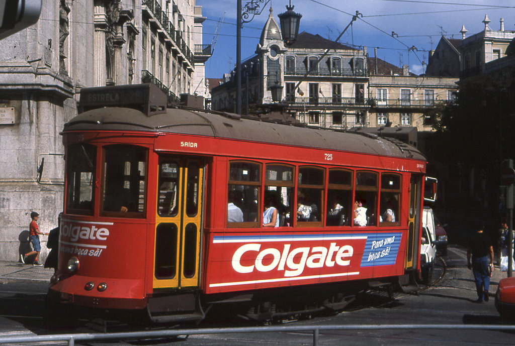 Lissabon Tw 725 in der Rua do Alecrim, 11.09.1990.