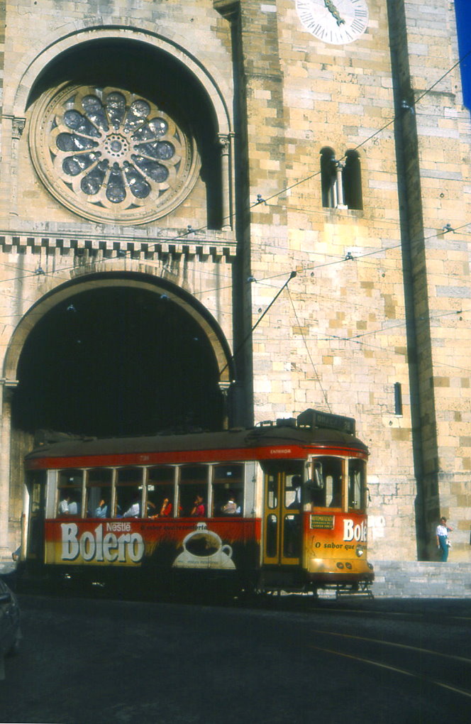 Lissabon Tw 730 am Largo da S�, 12.09.1990.