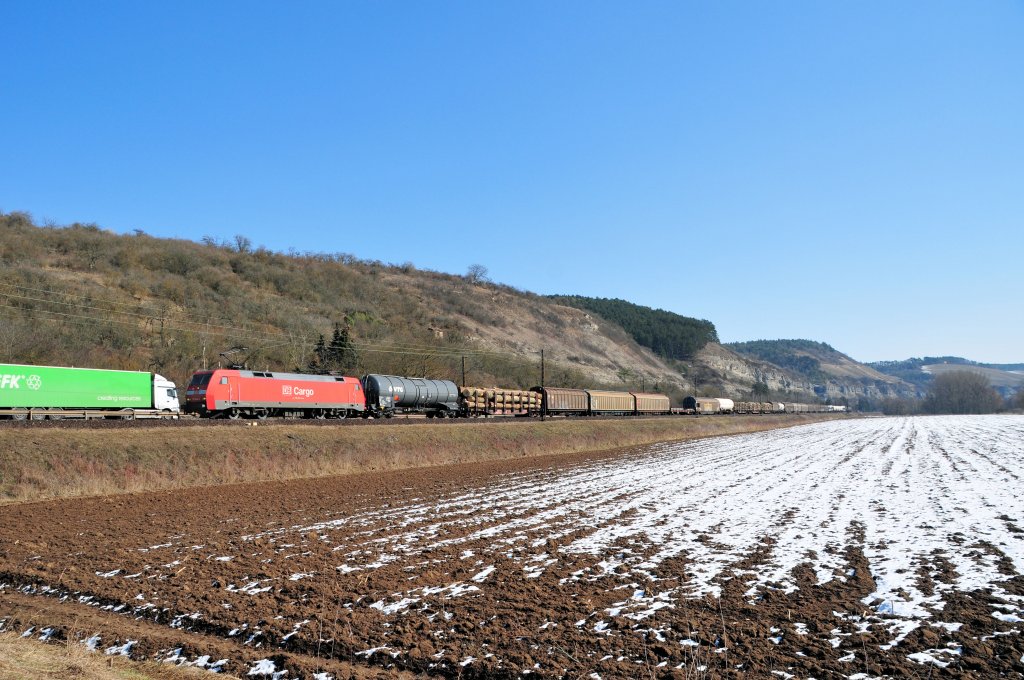LKW gegen Gterzug: 152 043 am 09.03.10 bei Karlstadt/Main