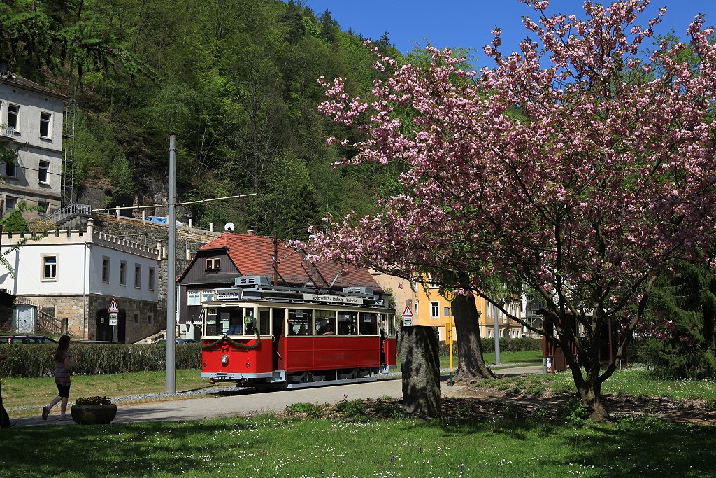 Lockwitztalbahn Tw 9 im Einsatz auf der Kirnitzschtalbahn am 01.05.2012, hier beim Rangieren an der Hst. Bad Schandau.