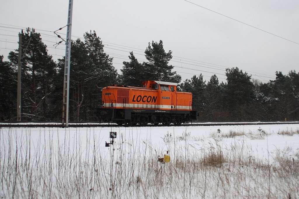LOCON 103 rollt am alten Containerbhf. vorbei nach Eberswalde hinein 18.01.2010