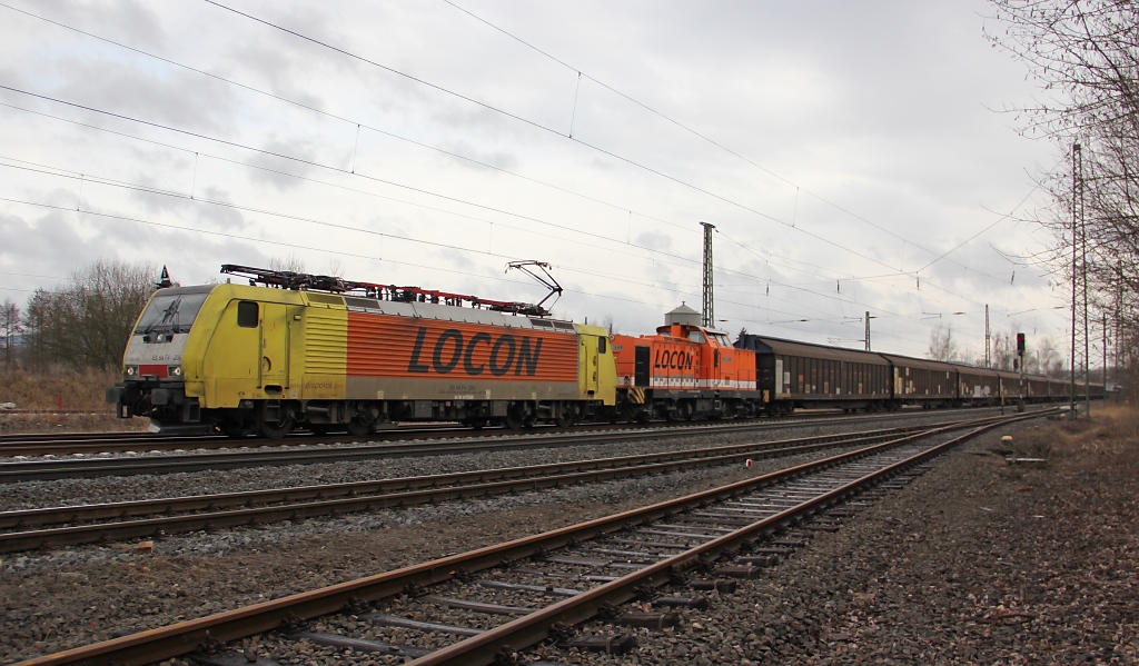 Locon 189 206 (ES 64 F4-206) und 293 502 vor einem H-Wagen Ganzzug in Fahrtrichtung Norden. Aufgenommen am 18.03.2012 in Eschwege West.