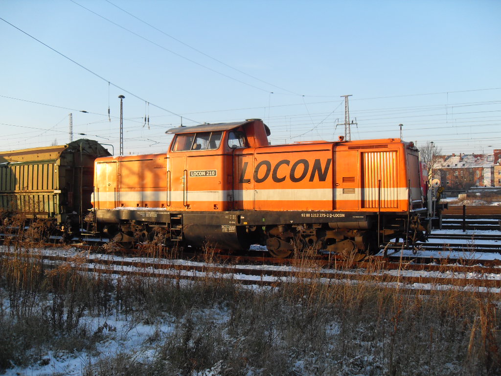 LOCON 210 (ex 212 275)im Gterbahnhof am 04.12.2010 in Stendal.