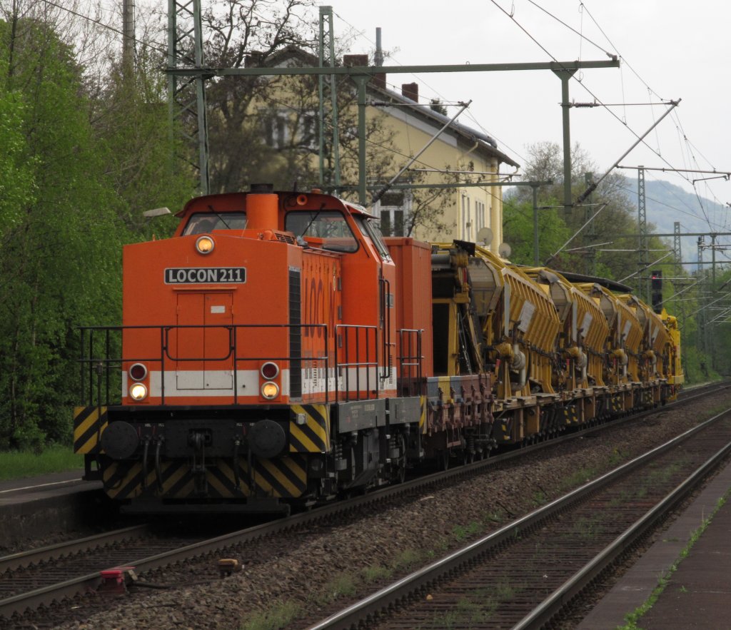 LOCON 211 mit einem Bauzug am 13.4.2011 in Bonn-Oberkassel.