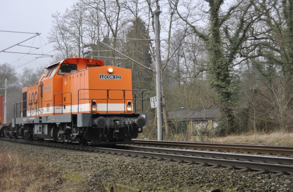 Locon 212 mit kurzem Gterzug am Haken in Richtung Bremerhaven. Begegnet am 14.03.2011 kurz nachdem verlassen des Bremen-Burger Bahnhofes.