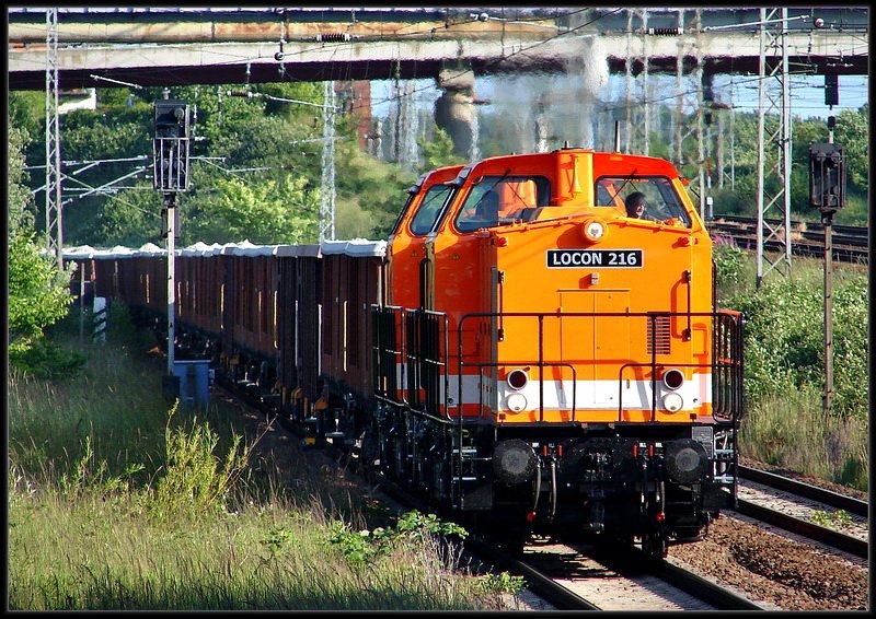 Locon 216 & Locon 215 mit Kreide von der Insel Rgen, fahren in den Hbf Stralsund ein. am 10.06.08 