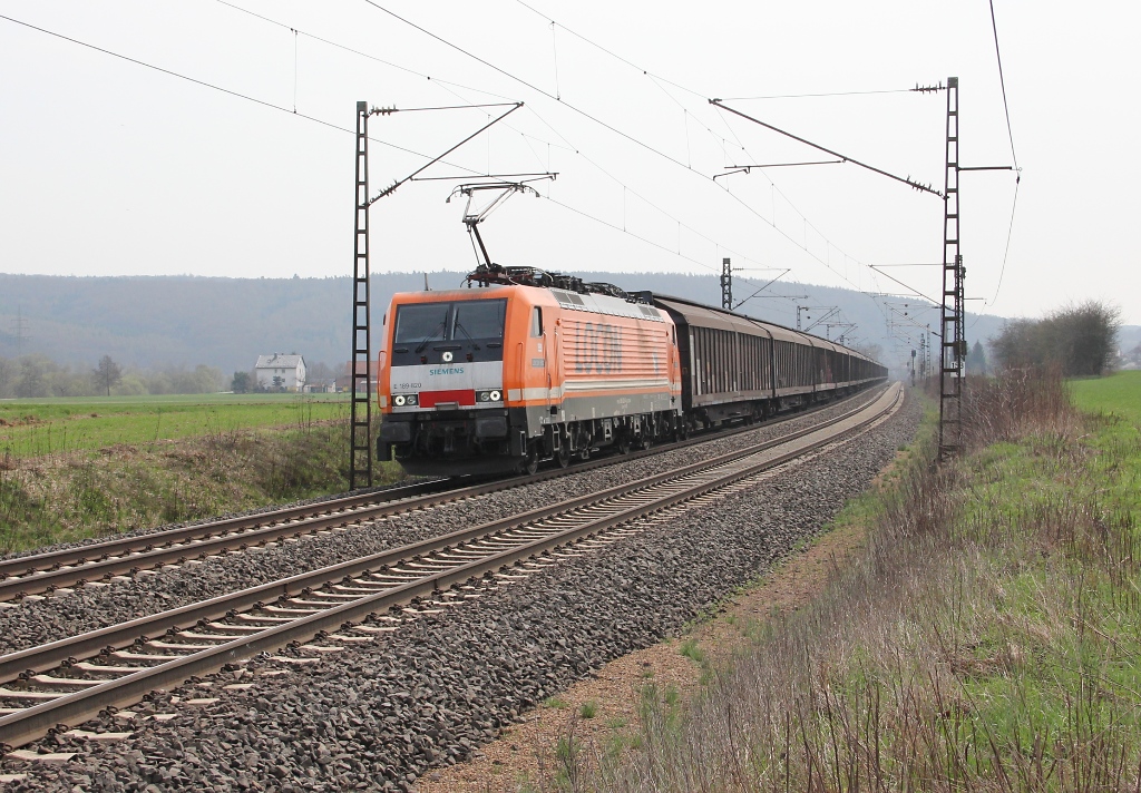 Locon 501 alias 189 820-4 mit H-Wagenzug in Fahrtrichtung Norden. Aufgenommen zwischen Ludwigsau-Friedlos und Mecklar am 21.04.2013.