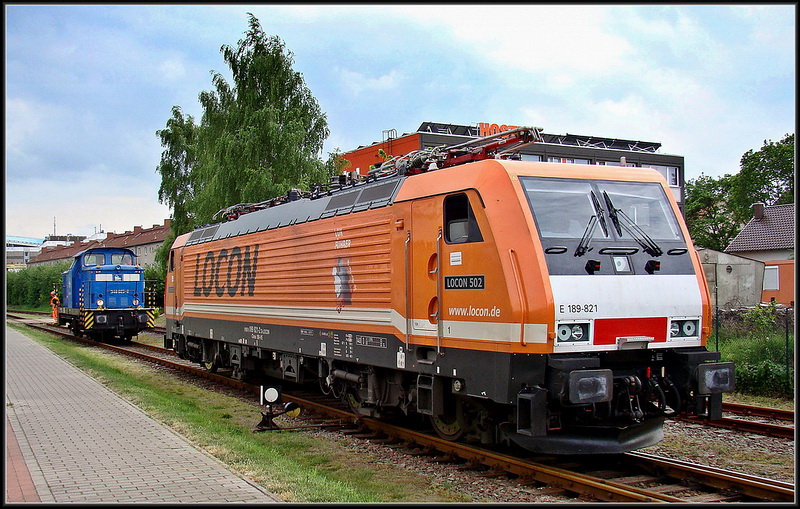 Locon 502 auf den Gleisen der Stralsunder Hafenbahn.  am 11.05.12 