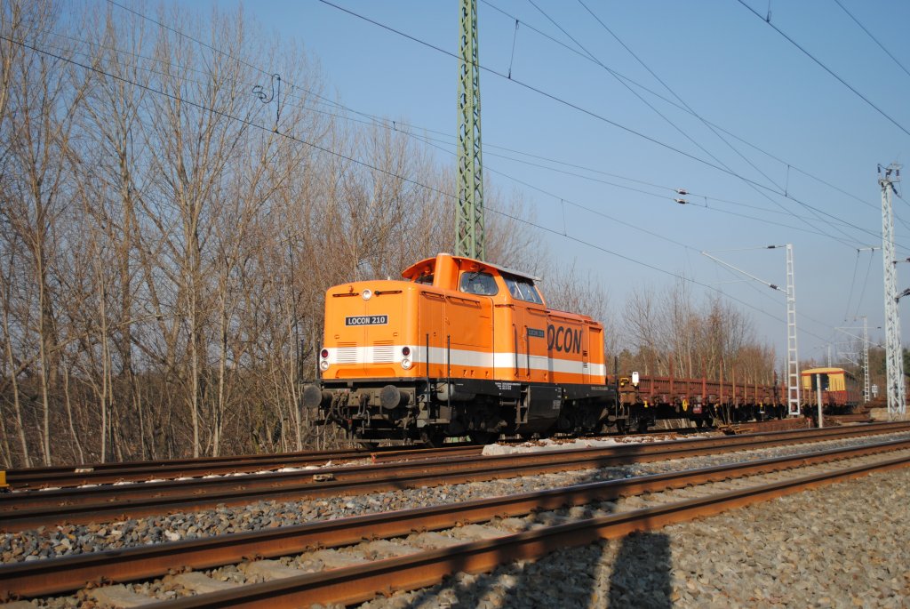 Locon befrdert am 22.02.2011 eine S-Bahn Eiheit von Berlin Schneweide ,hier in Grnauer Kreuz Sd bei der Weiterfahrt.