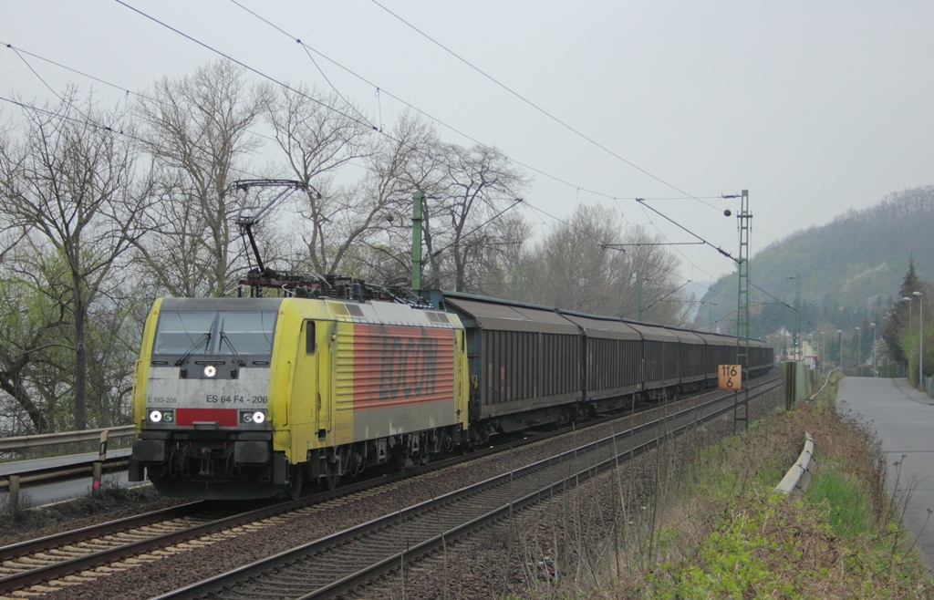Locon ES 64 F4-206 (E189-206) mit dem Papierzug in Linz am Rhein am 5.4.2012 