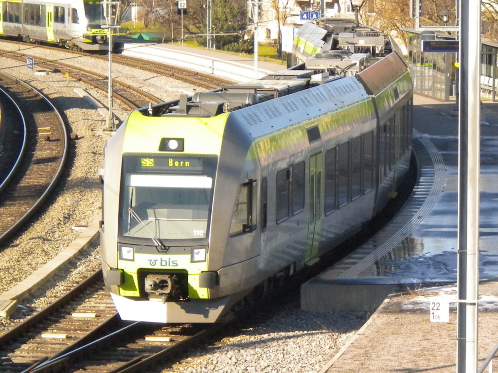 Ltschberger RABe 535 116 als S5 in Kerzers, den 18.01.2010