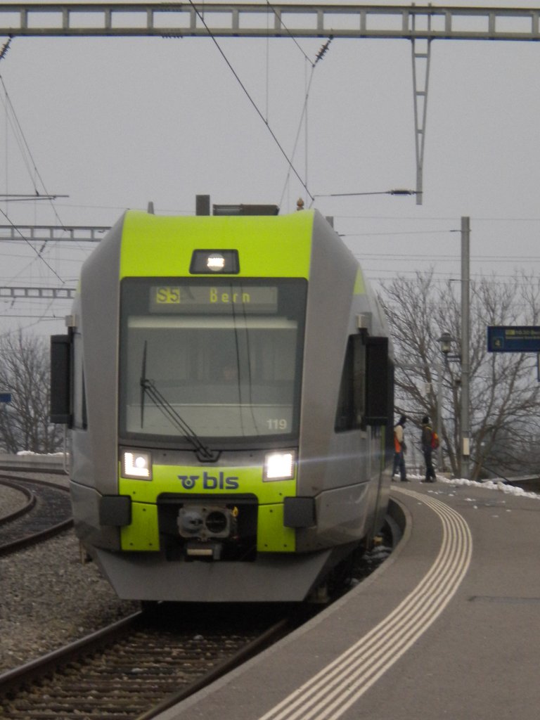 Ltschberger RABe 535 119 als S5 nach Bern in Kerzers. 23.01.2010