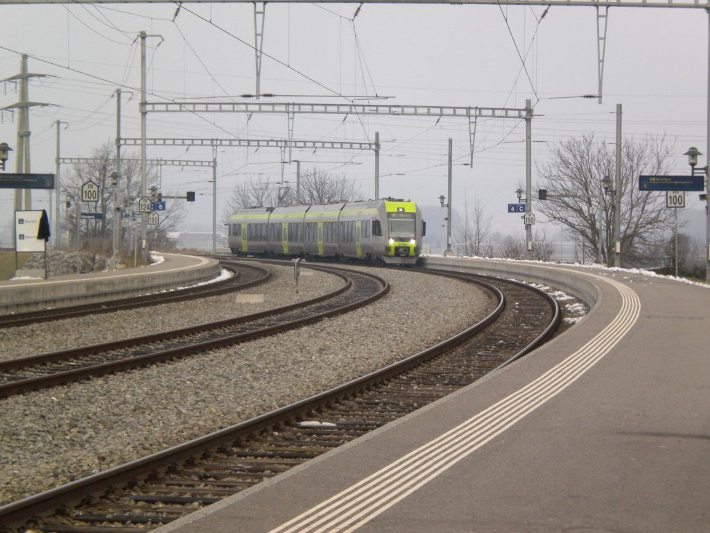Ltschberger RABe 535 119 als S5 nach Bern bei der Einfahrt in Kerzers. 23.01.2010