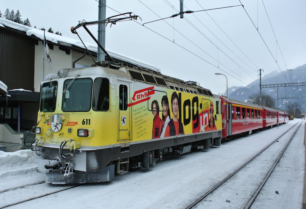  Login  Ge 4/4 II Nr. 611 mit einem Skizug abgstellt in Klosters Dorf, 25.01.2013.