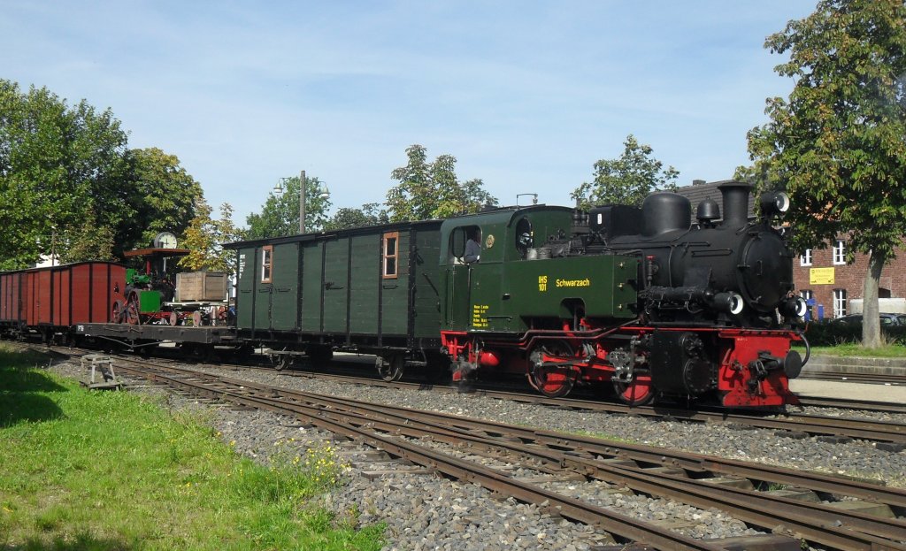 Lok 101 mit einem Fotogterzug im Bahnhof Schierwaldenrath.Selfkantbahn am 11.9.10.