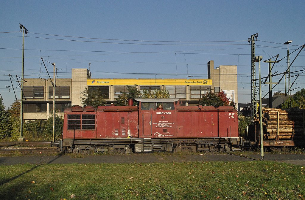 Lok 11, von Kubebekcon aus Magedeburg am Ende eines Holzganszug, in Lehrte am 09.10.2010.