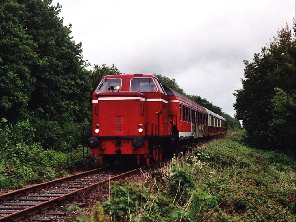 Lok 12 (ehemalige DL1 der Wittlager Kreisbahn) der Stichting Stadskanaal Rail (STAR) auf Bahnhof Veendam am 25-05-2006. Bild und scan: Date Jan de Vries.
