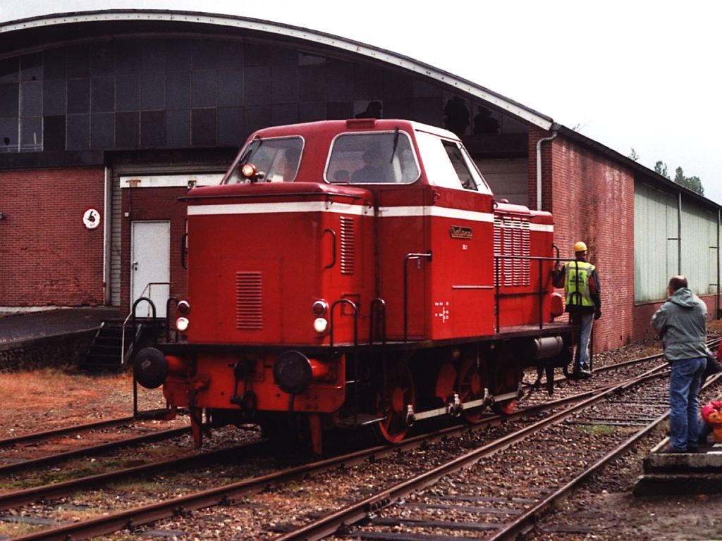 Lok 12 (ehemalige DL1 der Wittlager Kreisbahn) der Stichting Stadskanaal Rail (STAR) auf Bahnhof Veendam am 25-05-2006.