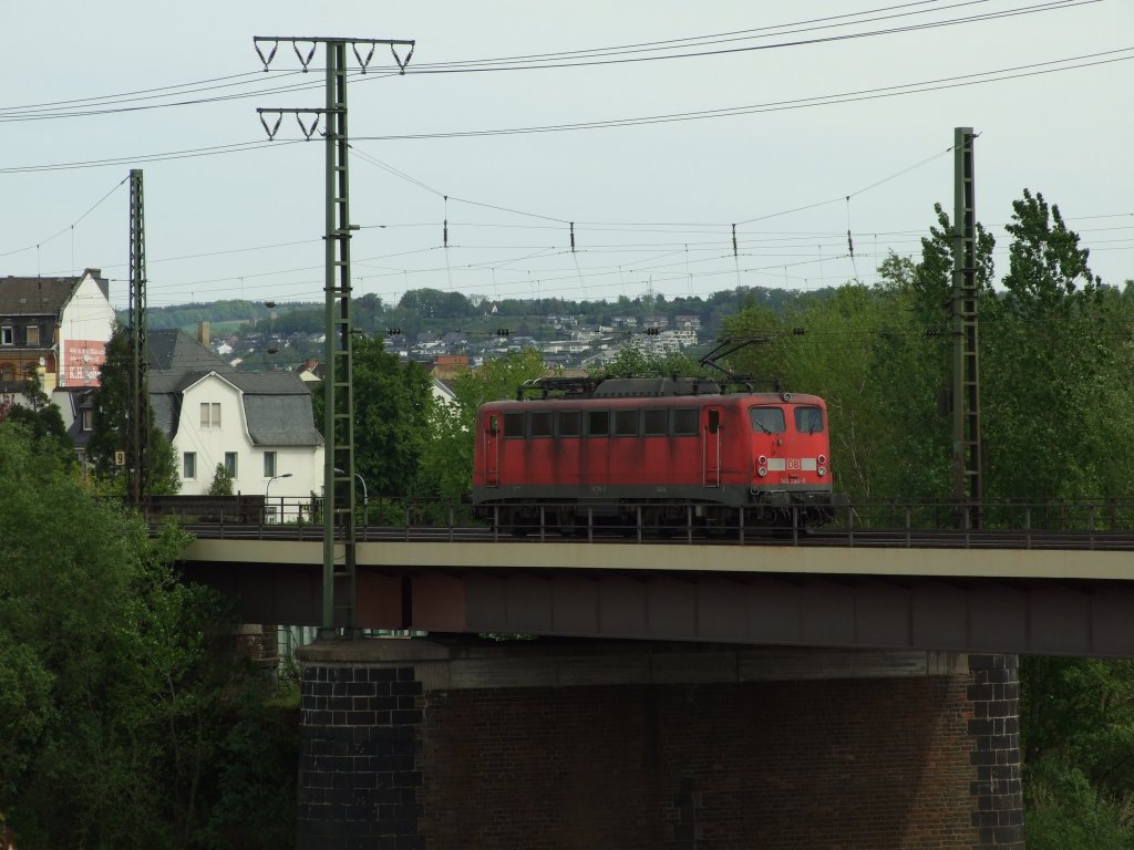 Lok 140 784-0 fhrt Solo ber die Koblenzer Moselbrcke in Richtung Norden.Ich hatte noch Glck das die Lok kurz auf der Brcke stehen blieb.5.5.2010