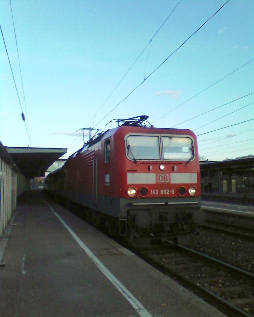 Lok 143 882-9 am 5.3.'10 im gppinger Bahnhof