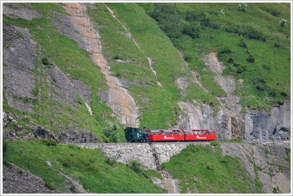 Lok 15 auf Talfahrt zwischen Ober Staffel und Chemaadtunnel. (15.07.2013)