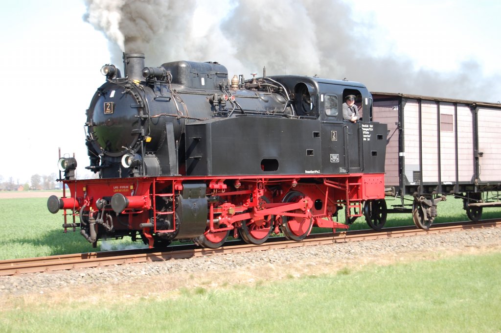 Lok 2 der DHEF (Delmenhorst Harpstedter Eisenbahn Freunde) am 1.Mai 2013 mit einem Museumszug aus Delmenhorst kommend