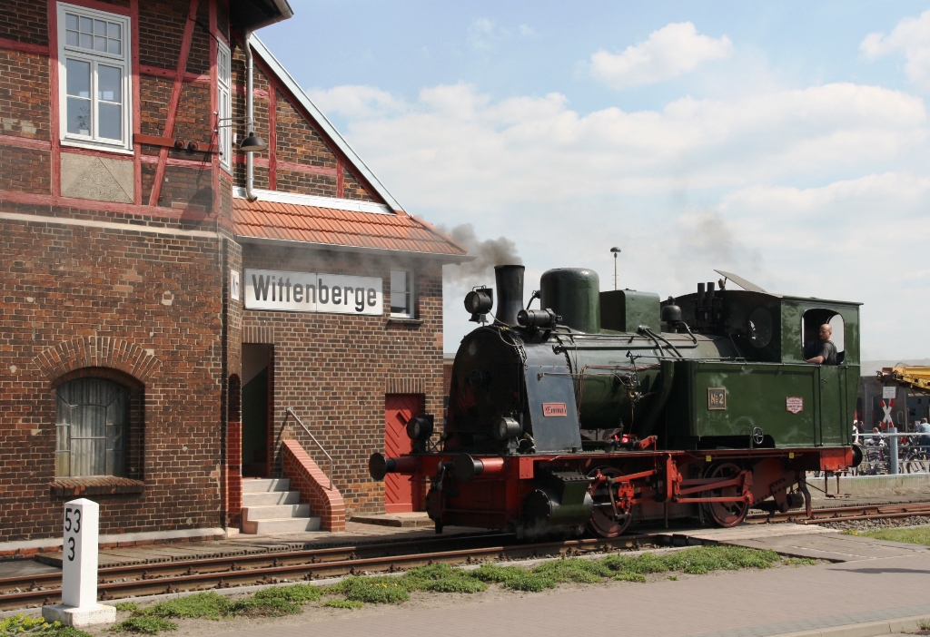 LOK 2 EMMA der Fa. Wiebe bei der Saisonerffnung der Dampflokfreunde Salzwedel im Historischen Lokschuppen Wittenberge am 04.05.2013