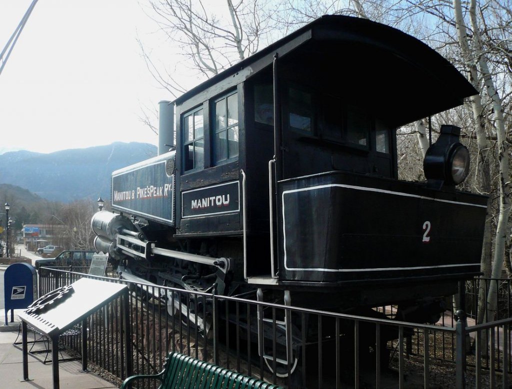 Lok 2 (gebaut 1890), aufgestellt als Blickfang am Eingang zum Stdtchen Manitou Springs. 