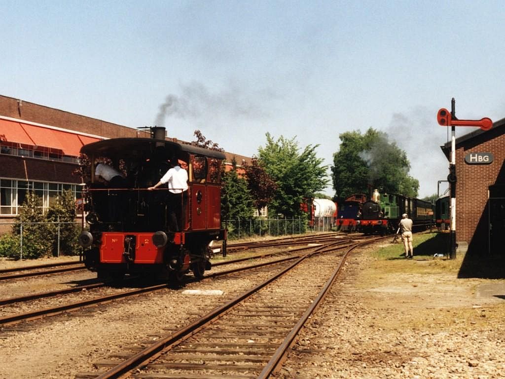 Lok 2 der MBS (die frhere NS 451) auf Bahnhof Haaksbergen am 24-5-2001. Bild und scan: Date Jan de Vries.