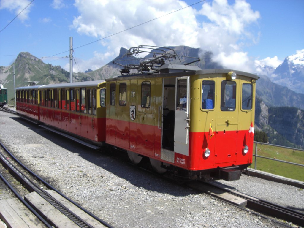 Lok 20 der SchynigePlattenBahn am 01.08.2011 im Bergbahnhof Schyniegplatte