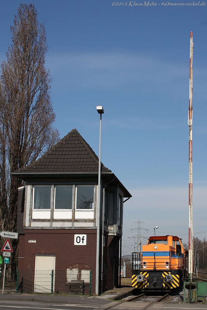 Lok 25 am Abzweig Wanne-Osthafen. Lokdaten: MaK G1202BB, 945kw, Nr.1000783, Baujahr:1979.  -  20.03.2012 Wanne-Eickel