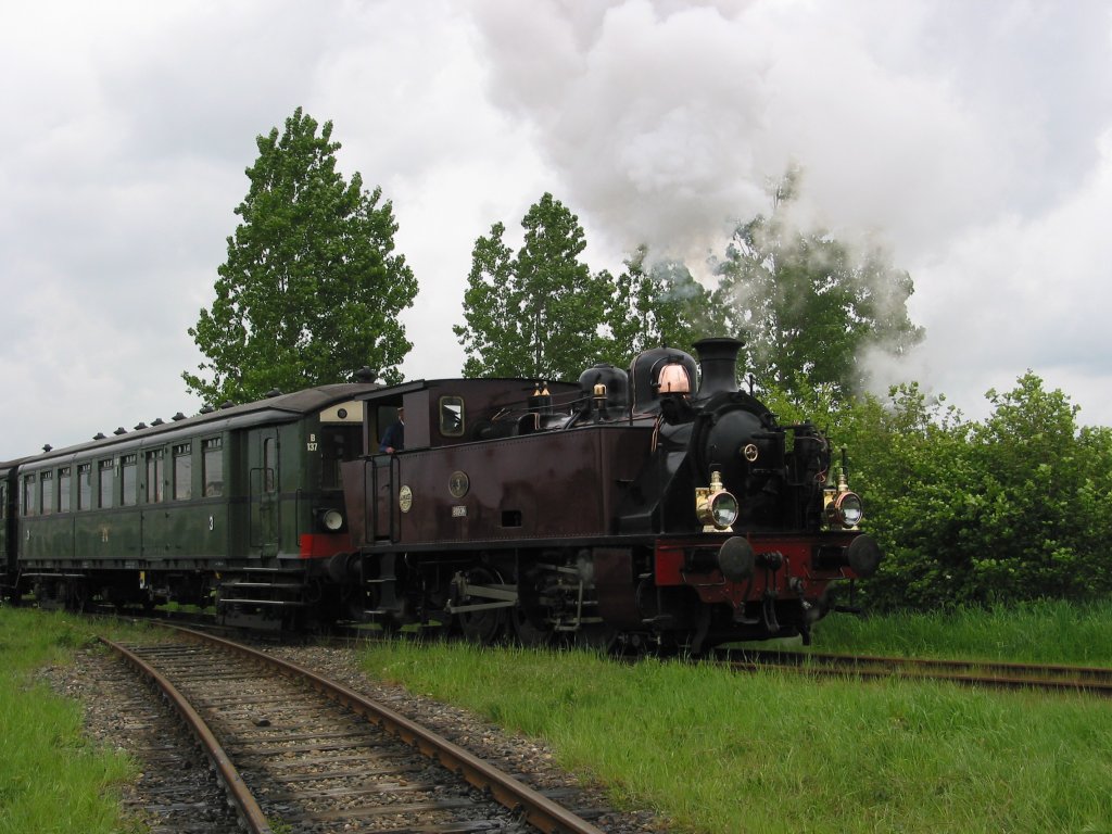 Lok 3  BISON , gebaut 1928 durch La Meuse in Lttich (Luik/Liege) in Belgien, am 7 Mai 2004 in Goes.