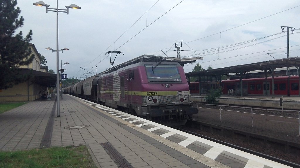 Lok 37027 in Lehrte, am 30.07.2012.