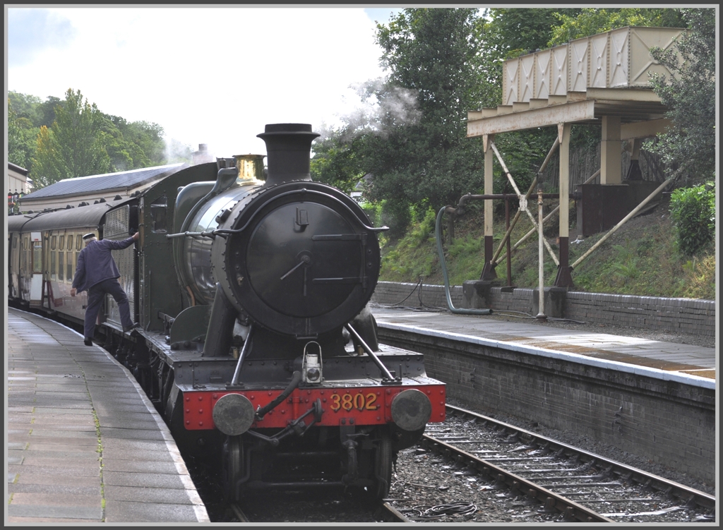 Lok 3802 bestreitet heute den Verkehr nach Carrog und zurck. Sie macht den Weg an diesem Tag vier Mal und der Zug ist stets gut besetzt. Das Dampfticket ist den ganzen Tag gltig. (16.08.2011)