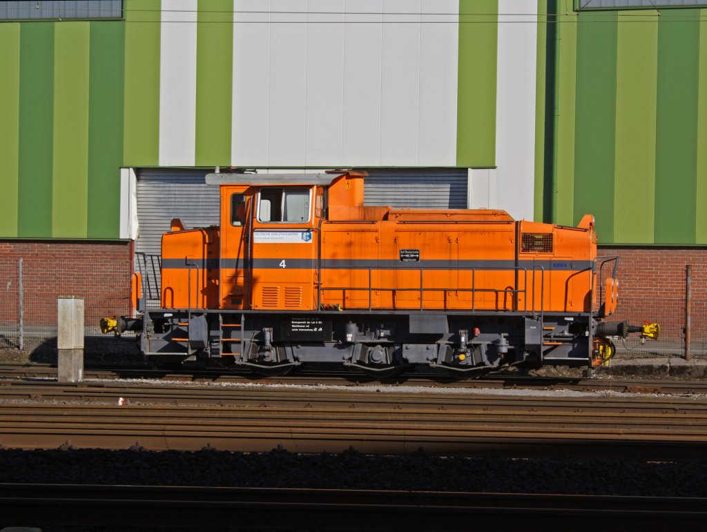 Lok 4 (ERNA) der Deutschen Edelstahlwerke (DEW), zuvor Edelstahlwerke Sdwestfalen, auf den Werksgleisen am 19.03.2011 in Siegen-Geisweid. Die Lok ist eine Mak G 500 C , Baujahr 1975, Fabr.-Nr. 500072 , Bauart C-dh . 
