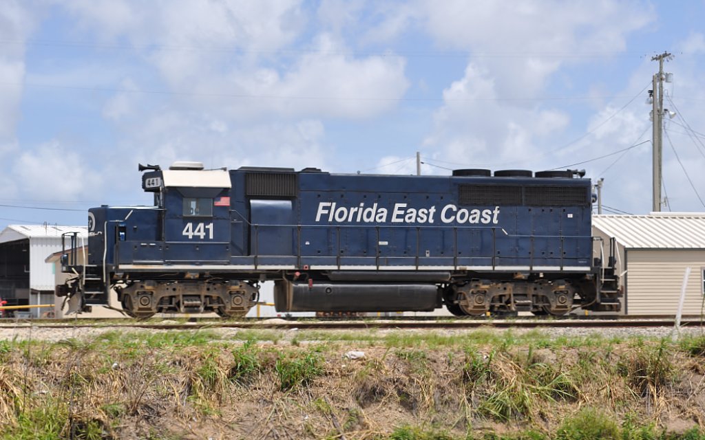 Lok 441 (GP40) der FEC rangiert am 22.07.10 in Miami.