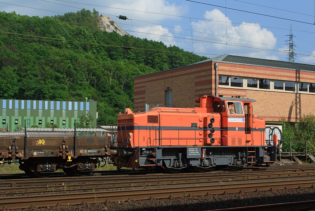 Lok 5 der Deutschen Edelstahlwerke (DEW), zuvor Edelstahlwerke S�dwestfalen auf den Werksgleisen am 21.05.2011 in Siegen-Geisweid. Die Lok ist eine Mak G 500 C , Baujahr 1975, Fabr.-Nr. 500074 , Bauart C-dh . 