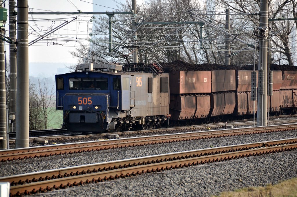 Lok 505 am Kohlekraftwerk Neurath auf dem Weg auf das Kraftwerksgelnde zum Kohle abladen (24.03.2012).