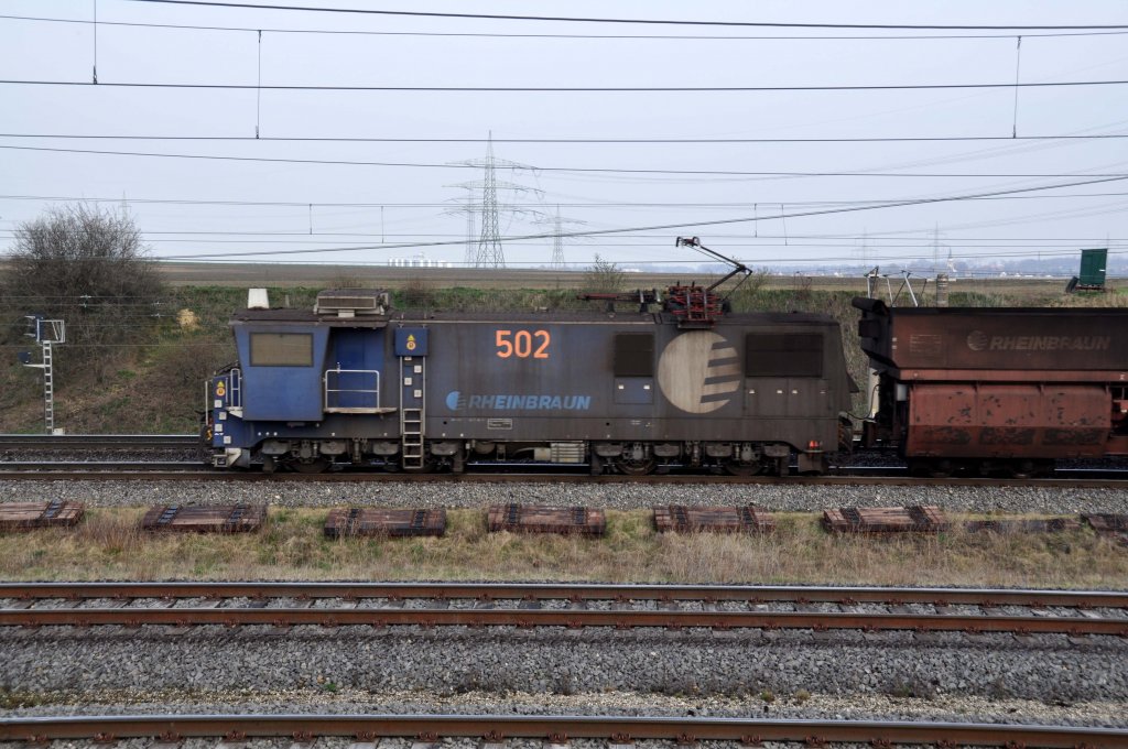 Lok 505 neben dem Kohlekraftwerk Neurath (24.03.2012).