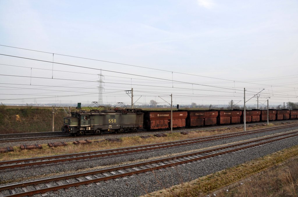 Lok 550 am Kohlekraftwerk Neurath (24.03.2012).