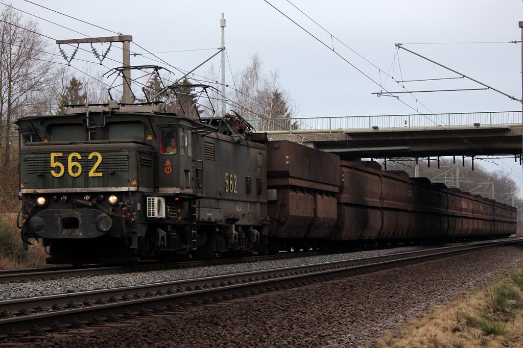 Lok 562 der Rheinbraun /RWE Power bei Kerpen Buir am 24.02.2012 