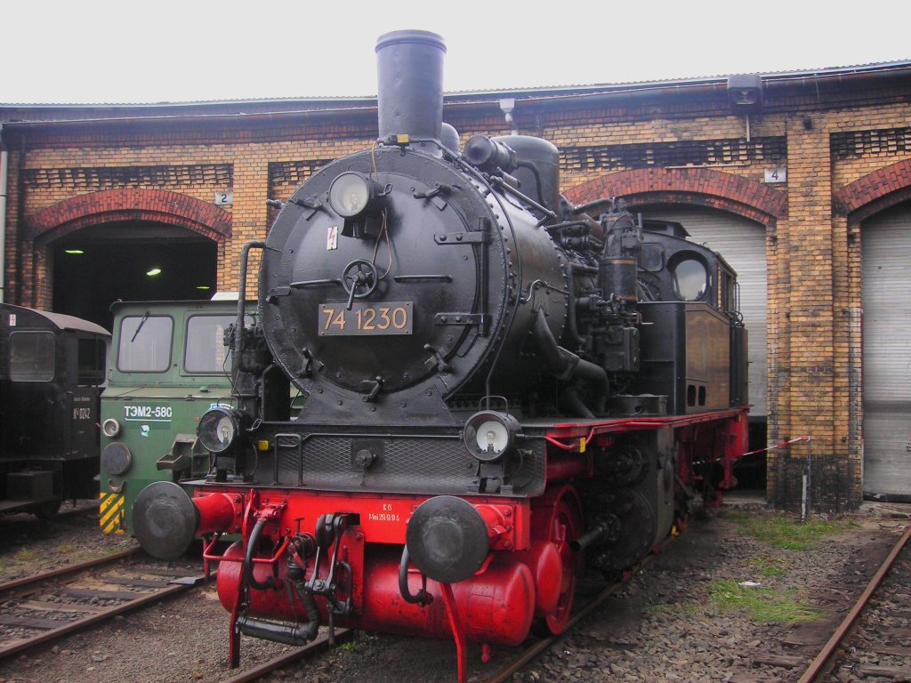 Lok 74 1230, ausgestellt auf dem Eisenbahnfest im ehem. Bw Berlin-Schneweide am 04.10.2008