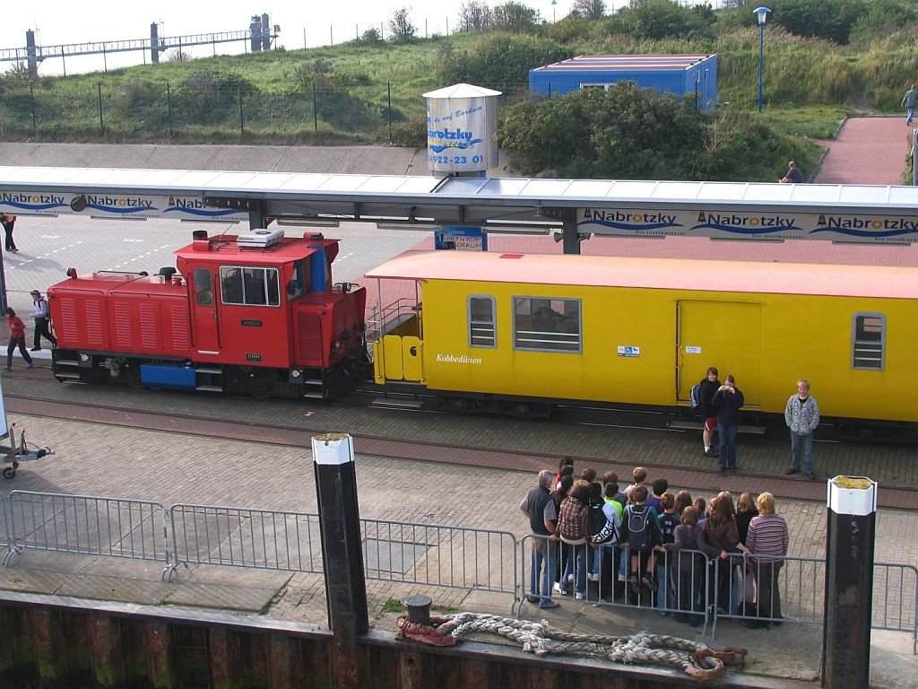 Lok  Aurich  der Borkumer Kleinbahn in die Hafen von Borkum am 26-9-2008.